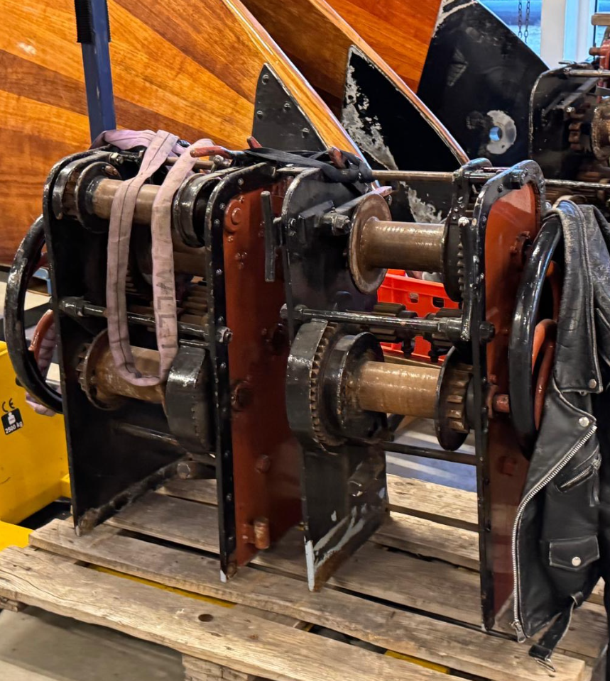 Detail van de lieren aan boord van het skûtsje